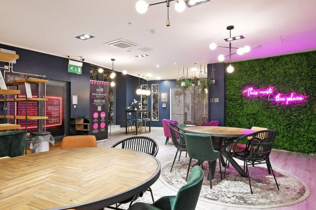 Perfectly Located City Centre Studio Apartment - West One With Free Wifi, Gym Access, Netflix Sheffield Ngoại thất bức ảnh