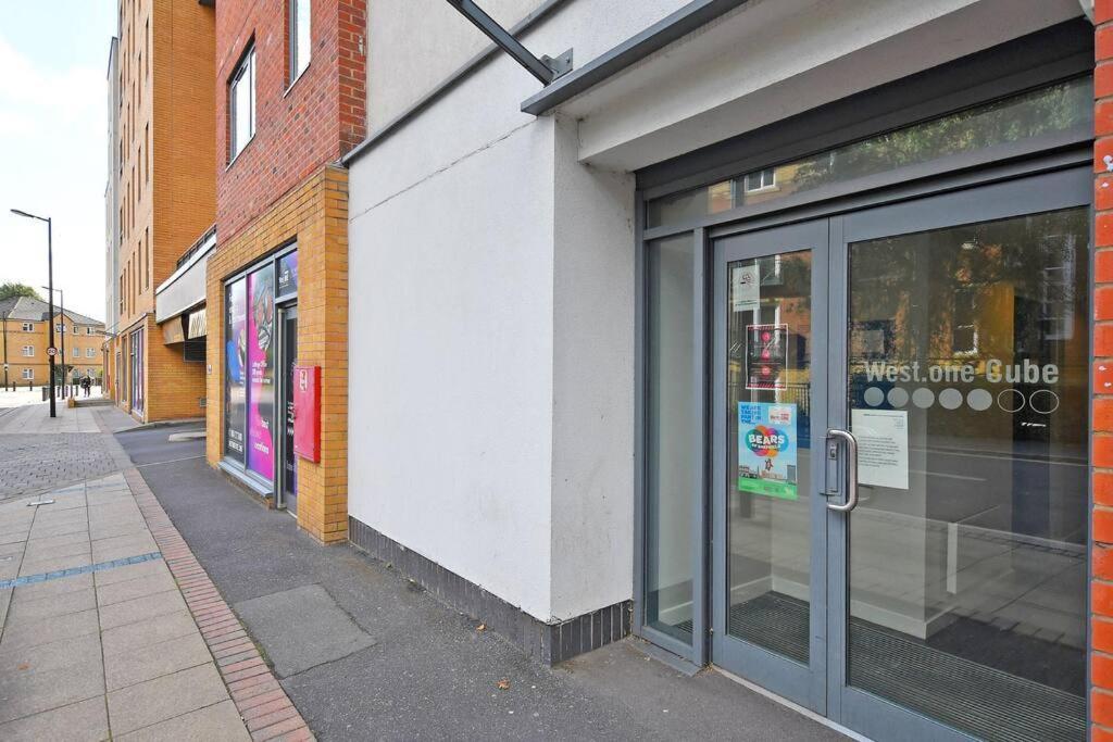 Perfectly Located City Centre Studio Apartment - West One With Free Wifi, Gym Access, Netflix Sheffield Ngoại thất bức ảnh