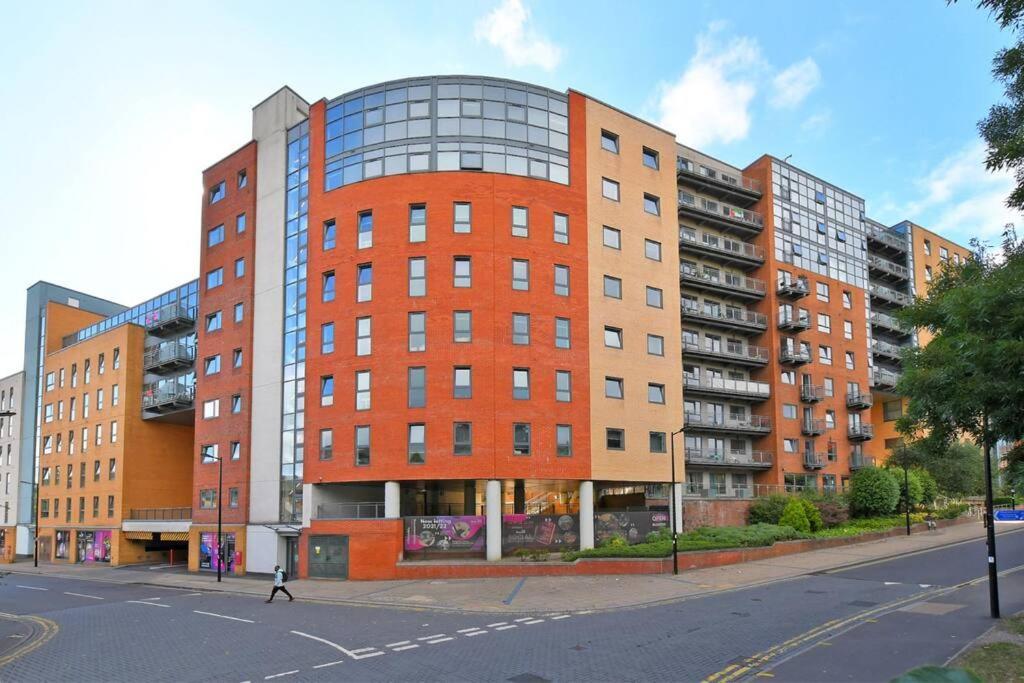 Perfectly Located City Centre Studio Apartment - West One With Free Wifi, Gym Access, Netflix Sheffield Ngoại thất bức ảnh