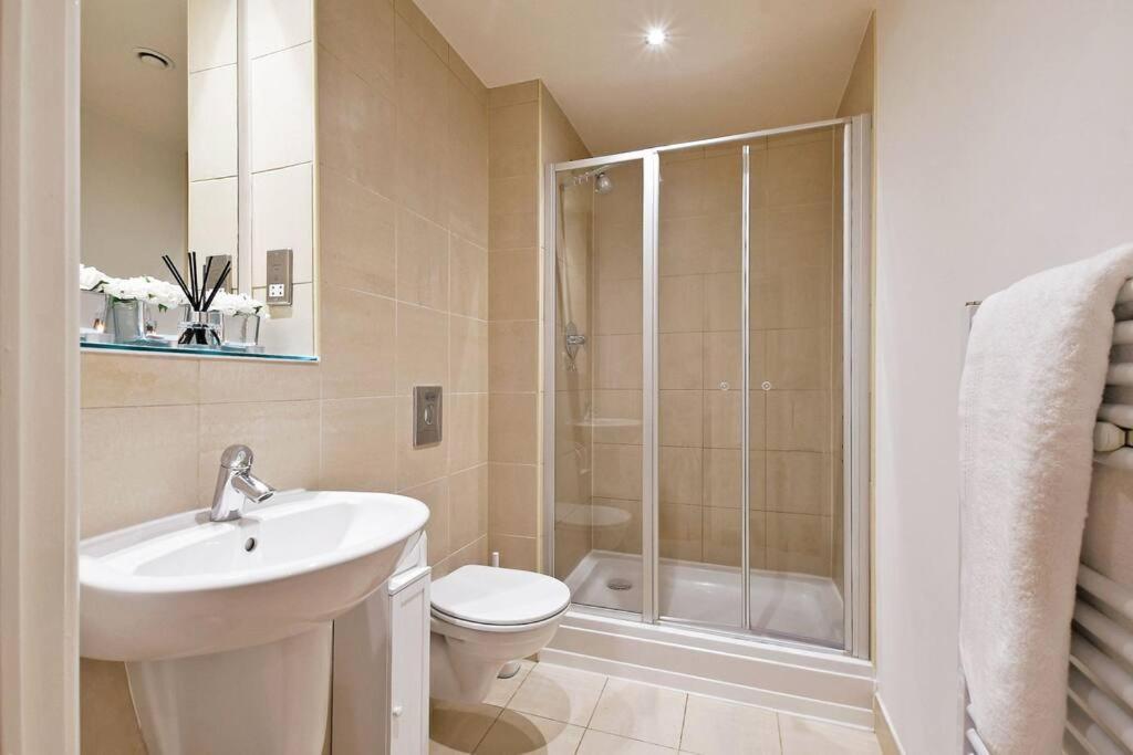 Perfectly Located City Centre Studio Apartment - West One With Free Wifi, Gym Access, Netflix Sheffield Ngoại thất bức ảnh