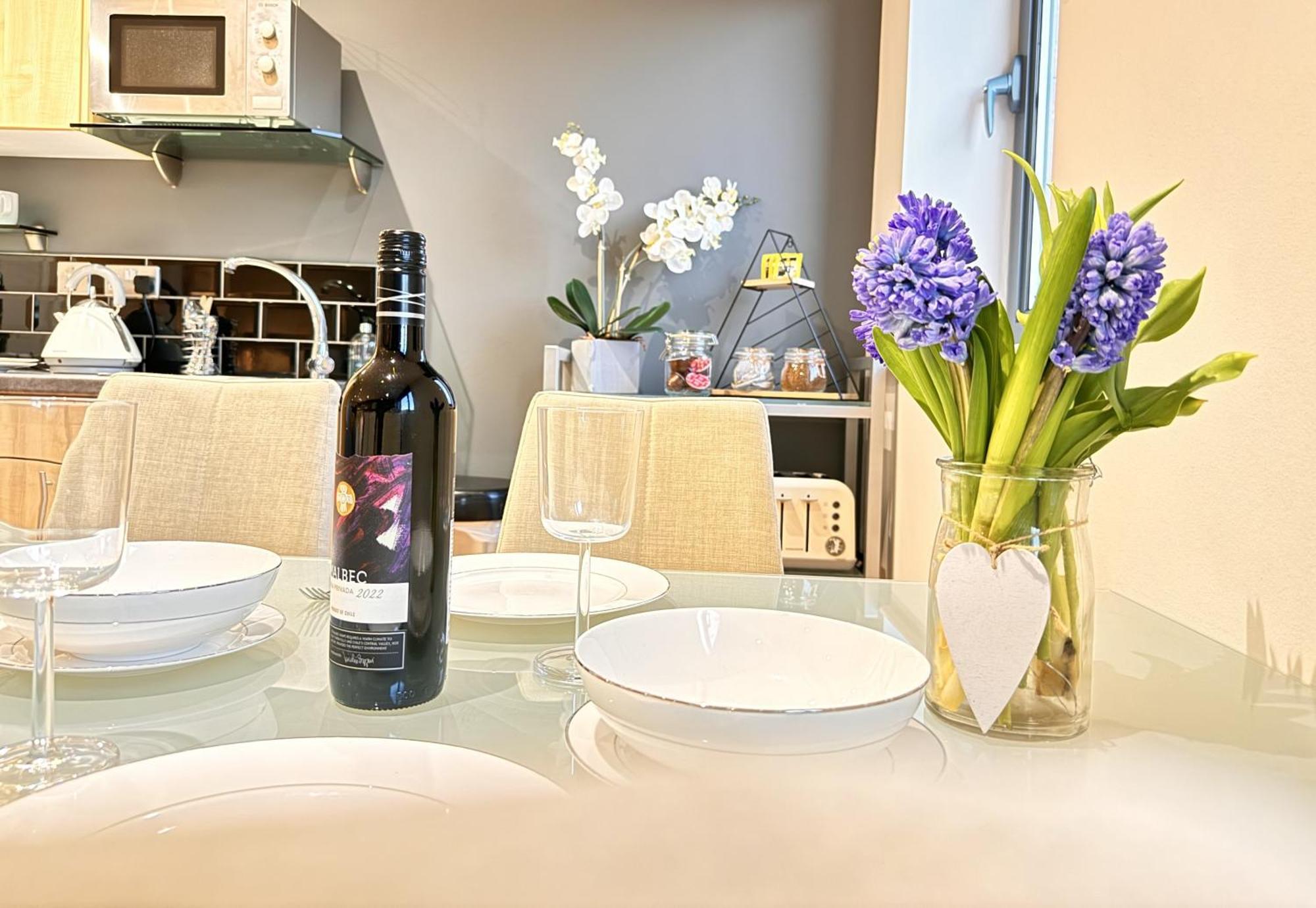 Perfectly Located City Centre Studio Apartment - West One With Free Wifi, Gym Access, Netflix Sheffield Ngoại thất bức ảnh