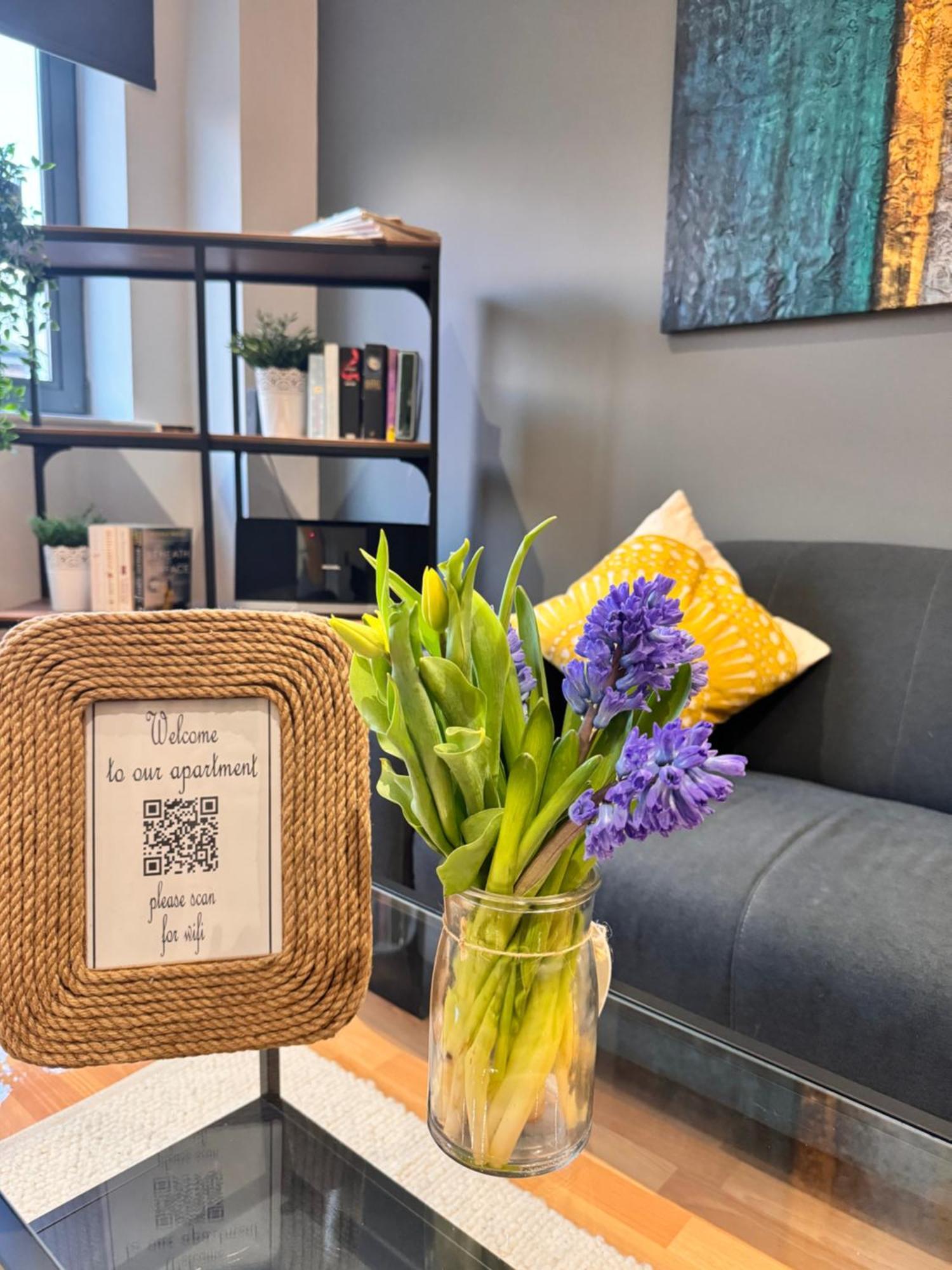 Perfectly Located City Centre Studio Apartment - West One With Free Wifi, Gym Access, Netflix Sheffield Ngoại thất bức ảnh